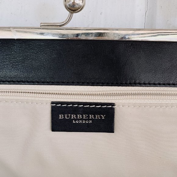 VINTAGE BURBERRY BLACK LEATHER TEXTURED SHOULDER CLUTCH - Picture 5 of 8